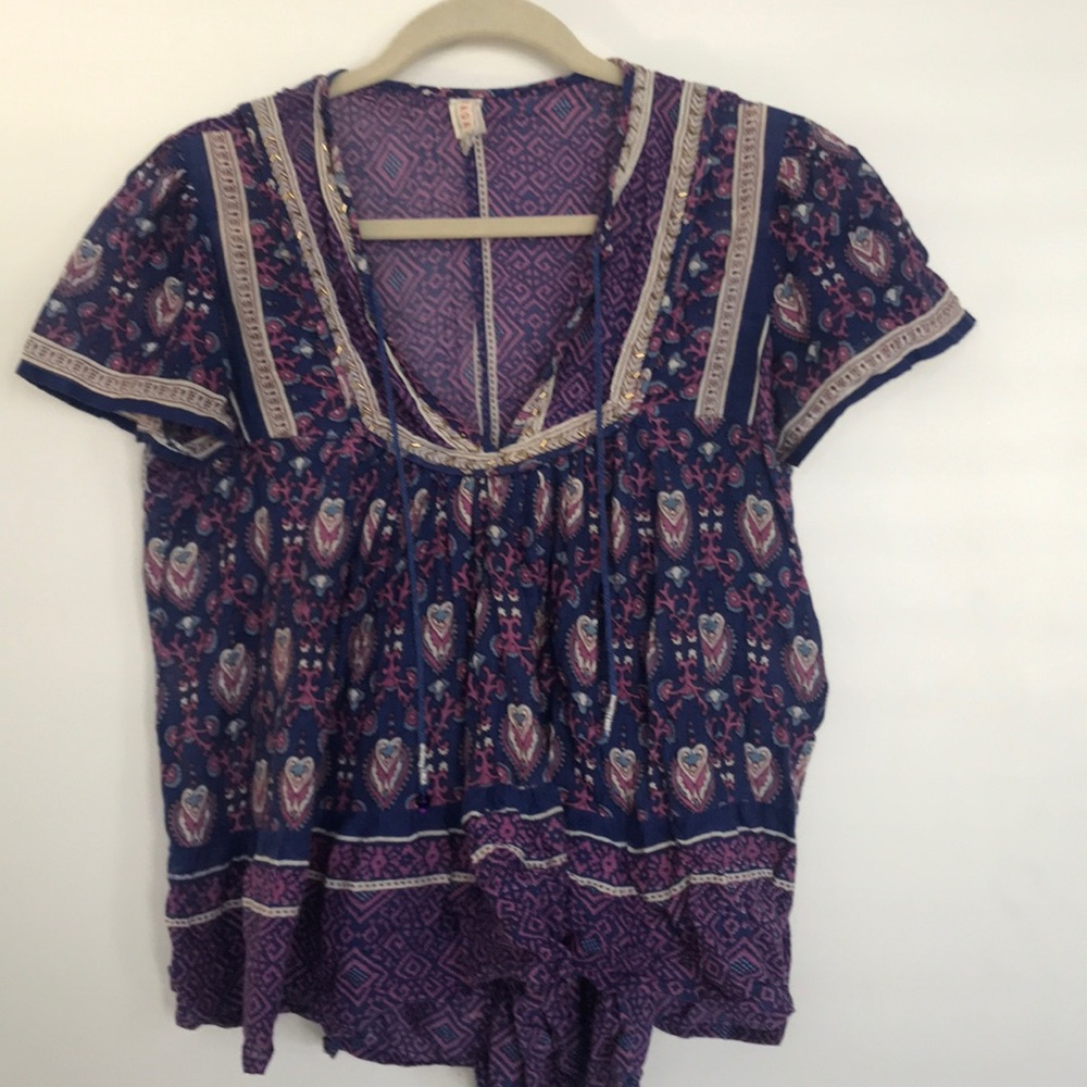 Patterned purple short sleeved top